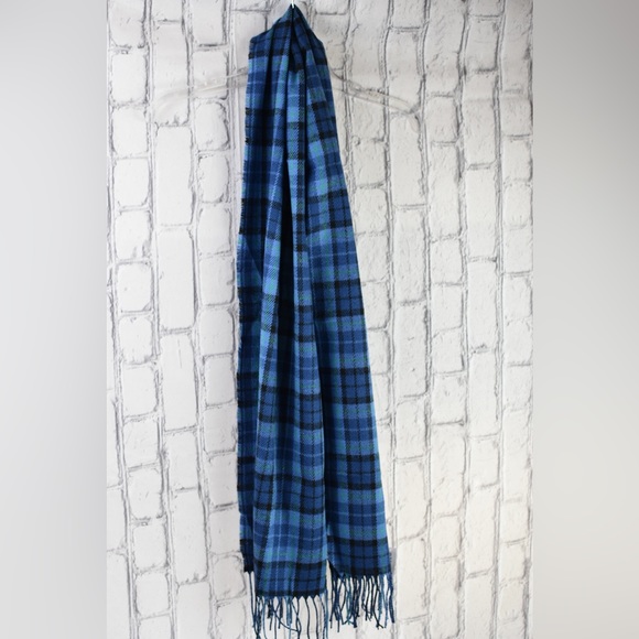 SCARF, OLD NAVY, BLUE PLAID, VERY SOFT , LONG, FRINGE, NWT, 12X71, BEAUTIFUL! - Picture 3 of 4